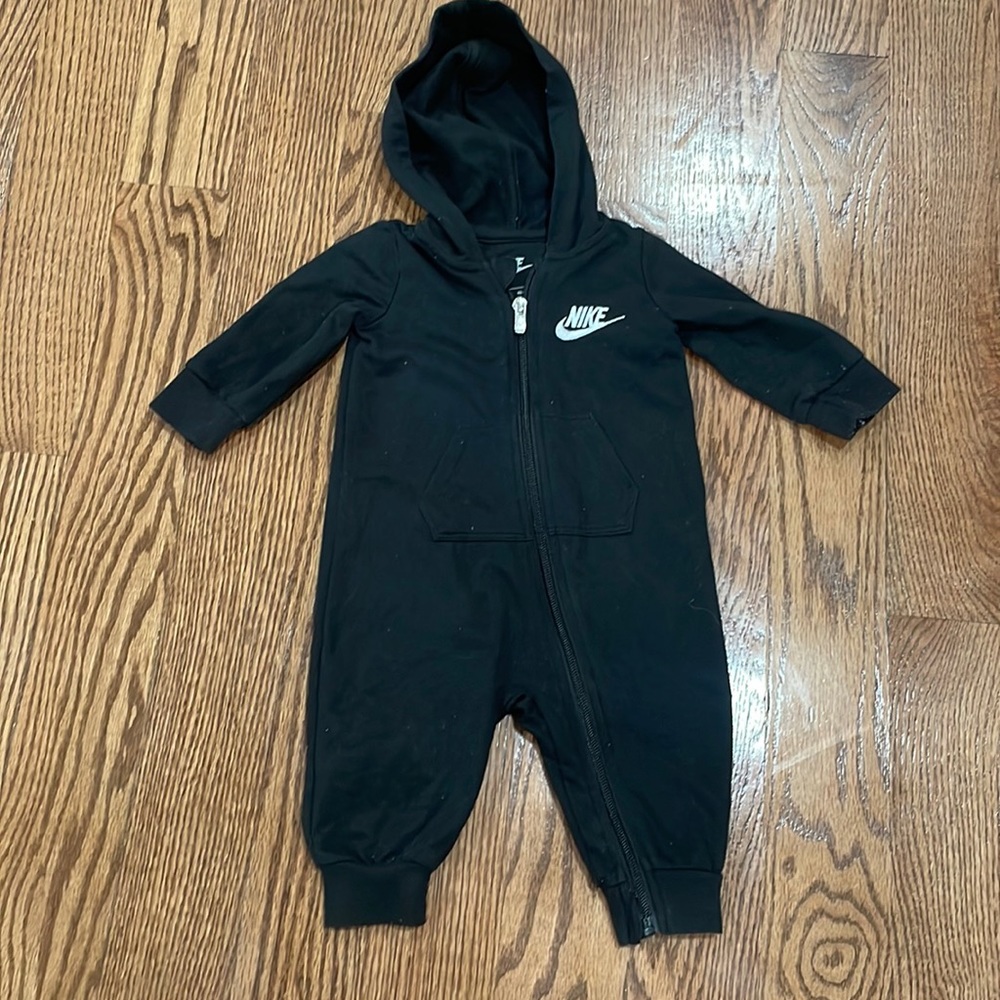 Sleepers Nike size 6 m good condition kids
